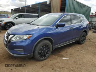 2017 Nissan Rogue SV z VIN 5N1AT2MV7HC804458, wystawiony jako Copart lot #55528725 z przebiegiem 92 916 mil mil oraz Czysty tytuł • Clean title. Historia ofert i sprzedaży dostępna na DreamBid. Obrazek 1.