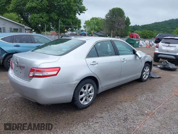 2011 Toyota Camry LE z VIN 4T1BF3EK6BU671814, wystawiony jako IAAI lot #42367753 z przebiegiem 182 728 mil mil oraz . Historia ofert i sprzedaży dostępna na DreamBid. Obrazek 4.