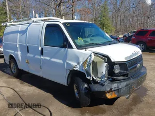 2008 Chevrolet Express Cargo Van with VIN 1GCGG25C481179562, listed as a IAAI auction lot 41582058 with 150,510 mi miles. Bid and sale history available at carsss.com. Image 1.