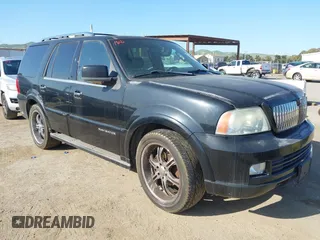 2006 Lincoln Navigator Luxury with VIN 5LMFU27536LJ25912, listed as a IAAI auction lot 42004689 with 160,020 mi miles. Bid and sale history available at carsss.com. Image 1.