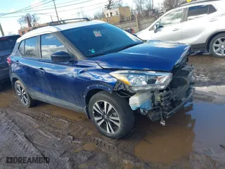 2018 Nissan Kicks SV with VIN 3N1CP5CU8JL518157, listed as a IAAI auction lot 41673778 with 60,854 mi miles. Bid and sale history available at carsss.com. Image 1.