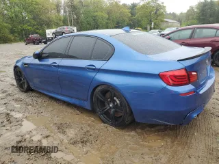 2013 BMW M5 z VIN WBSFV9C58DC772945, wystawiony jako Copart lot #55759565 z przebiegiem 78 125 mil mil oraz Tytuł czysty. Historia ofert i sprzedaży dostępna na DreamBid. Obrazek 2.