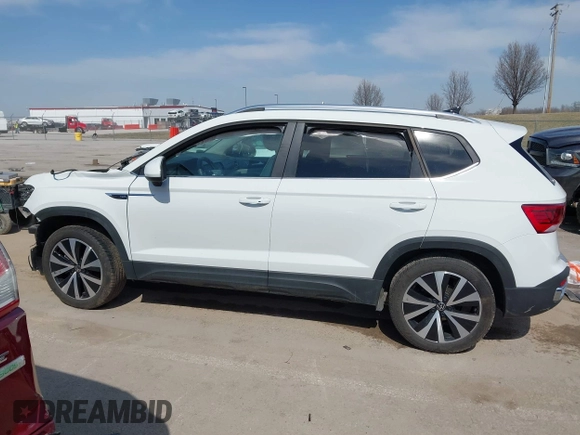 2024 Volkswagen Taos SE z VIN 3VVSX7B25RM071752, wystawiony jako IAAI lot #41775176 z przebiegiem 11 262 mil mil oraz . Historia ofert i sprzedaży dostępna na DreamBid. Obrazek 15.