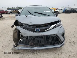 2024 Toyota Sienna LE with VIN 5TDCSKFC1RS131940, listed as a Copart auction lot 88248175 with 6,917 mi miles and Salvage Title. Bid and sale history available at carsss.com. Image 5.