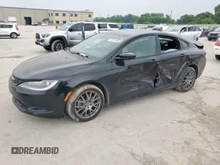 2015 Chrysler 200 S z VIN 1C3CCCBB9FN554867, wystawiony jako Copart lot #57321785 z przebiegiem 145 466 mil mil oraz Szkoda całkowita • Salvage title. Historia ofert i sprzedaży dostępna na DreamBid. Obrazek 1.