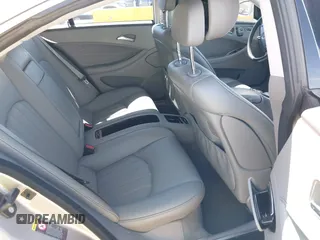 2006 Mercedes-Benz CLS 500 z VIN WDDDJ75X46A059753, wystawiony jako IAAI lot #42335719 z przebiegiem 113 962 mil mil oraz . Historia ofert i sprzedaży dostępna na DreamBid. Obrazek 8.