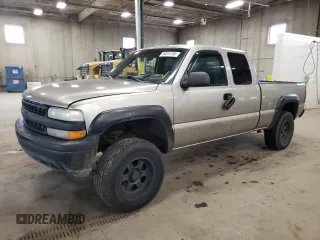 2001 Chevrolet Silverado 1500 LS with VIN 2GCEC19T711211931, listed as a Copart auction lot 54614195 with 135,812 mi miles and Salvage Title. Bid and sale history available at DreamBid. Image 1.