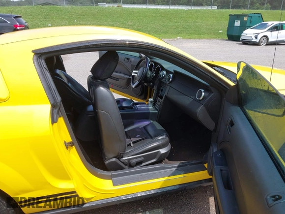 2005 Ford Mustang Deluxe с VIN 1ZVFT80N955161885, выставлен на аукционе IAAI как лот 42520931 с пробегом 240 753 миль миль и . История ставок и продаж доступна на DreamBid. Изображение 5.