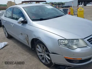 2008 Volkswagen Passat 3.6L V6 z VIN WVWCU73C08P047208, wystawiony jako IAAI lot #42022087 z przebiegiem 241 922 mil mil oraz . Historia ofert i sprzedaży dostępna na DreamBid. Obrazek 6.