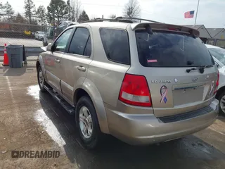 2005 Kia Sorento LX with VIN KNDJD733555359460, listed as a IAAI auction lot 41500228 with 157,649 mi miles. Bid and sale history available at carsss.com. Image 3.