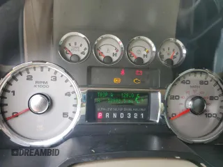 2008 Ford F-350 XL с VIN 1FTSW31R68EA01397, выставлен на аукционе Copart как лот 59143175 с пробегом 52 992 миль миль и Списание • Salvage title. История ставок и продаж доступна на DreamBid. Изображение 9.