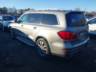 2015 Mercedes-Benz GL-Class GL 450 with VIN 4JGDF6EEXFA471143, listed as a IAAI auction lot 41062987 with 134,674 mi miles. Bid and sale history available at carsss.com. Image 3.