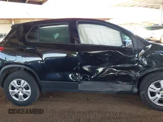 2018 Chevrolet Trax LS with VIN 3GNCJKSB0JL334237, listed as a IAAI auction lot 41992791 with 121,521 mi miles. Bid and sale history available at carsss.com. Image 14.