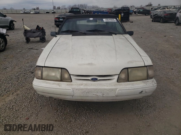 1993 Ford Mustang z VIN 1FACP44M1PF202775, wystawiony jako Copart lot #49049695 z przebiegiem 7 901 mil mil oraz Czysty tytuł • Clean title. Historia ofert i sprzedaży dostępna na DreamBid. Obrazek 5.