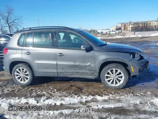 2017 Volkswagen Tiguan S z VIN WVGAV7AX1HK050251, wystawiony jako IAAI lot #41608261 z przebiegiem 172 298 mil mil oraz . Historia ofert i sprzedaży dostępna na DreamBid. Obrazek 13.