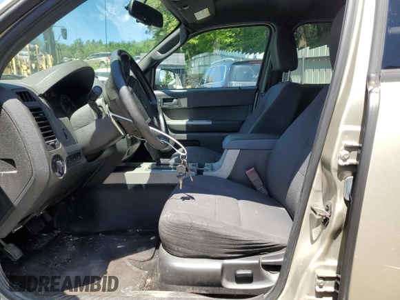 2011 Ford Escape XLT z VIN 1FMCU9DG8BKB99556, wystawiony jako Copart lot #65619515 z przebiegiem 133 946 mil mil oraz Czysty tytuł • Clean title. Historia ofert i sprzedaży dostępna na DreamBid. Obrazek 7.