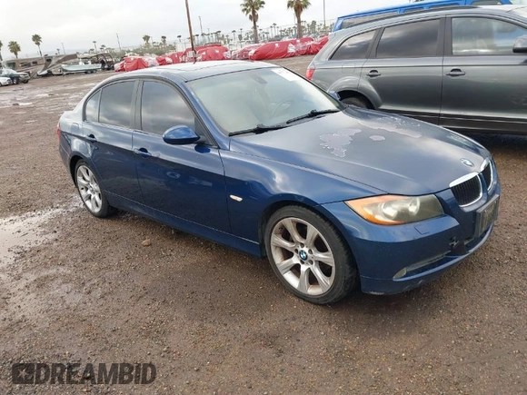 2006 BMW 3 Series 325xi with VIN WBAVD13526KV02817, listed as a IAAI auction lot 41772852 with 160,884 mi miles. Bid and sale history available at carsss.com. Image 1.