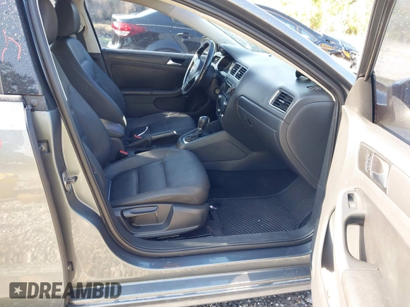 2012 Volkswagen Jetta SE с VIN 3VWDX7AJ3CM327942, выставлен на аукционе IAAI как лот 42146409 с пробегом 165 734 миль миль и . История ставок и продаж доступна на DreamBid. Изображение 5.