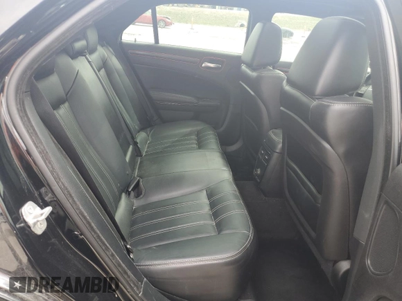 2014 Chrysler 300 S z VIN 2C3CCABG1EH336848, wystawiony jako Copart lot #50822875 z przebiegiem 75 204 mil mil oraz Szkoda całkowita • Salvage title. Historia ofert i sprzedaży dostępna na DreamBid. Obrazek 10.