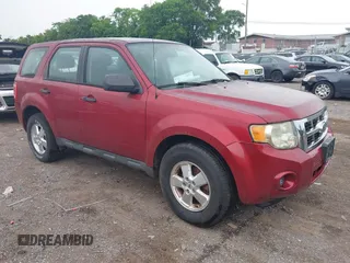 2012 Ford Escape XLS z VIN 1FMCU9C75CKB34585, wystawiony jako IAAI lot #42472033 z przebiegiem 184 695 mil mil oraz . Historia ofert i sprzedaży dostępna na DreamBid. Obrazek 1.