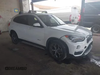 2017 BMW X1 xDrive28i z VIN WBXHT3C37H5F71264, wystawiony jako IAAI lot #42102787 z przebiegiem 86 595 mil mil oraz . Historia ofert i sprzedaży dostępna na DreamBid. Obrazek 1.