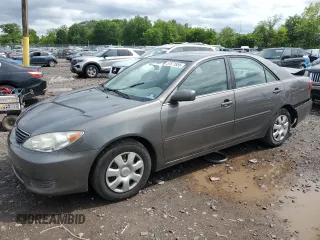 2005 Toyota Camry STD z VIN 4T1BE32K65U982980, wystawiony jako Copart lot #57671855 z przebiegiem 118 088 mil mil oraz Szkoda całkowita • Salvage title. Historia ofert i sprzedaży dostępna na DreamBid. Obrazek 1.