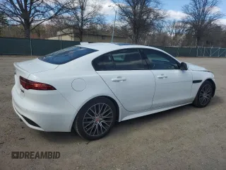 2020 Jaguar XE R-Dynamic S z VIN SAJAT4GX1LCP61713, wystawiony jako Copart lot #44902675 z przebiegiem 79 164 mil mil oraz Szkody całkowita. Historia ofert i sprzedaży dostępna na DreamBid. Obrazek 3.