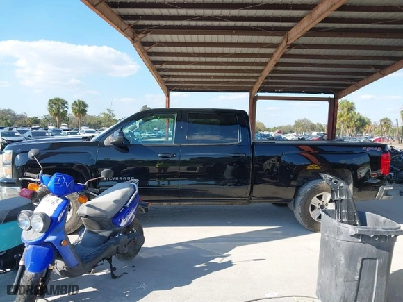 2015 Chevrolet Silverado 1500 LT with VIN 3GCUKREC0FG116998, listed as a IAAI auction lot 41668942 with NaN miles. Bid and sale history available at carsss.com. Image 14.
