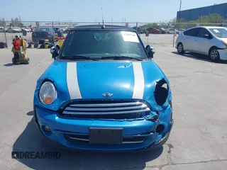 2014 MINI Convertible с VIN WMWZN3C55ET569656, выставлен на аукционе IAAI как лот 42105348 с пробегом 87 671 миль миль и . История ставок и продаж доступна на DreamBid. Изображение 12.