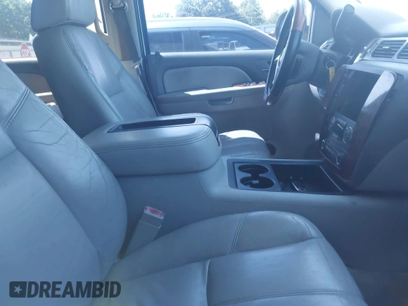 2007 Chevrolet Tahoe LT z VIN 1GNFC13J87J132303, wystawiony jako IAAI lot #42162969 z przebiegiem Nie podano mil oraz . Historia ofert i sprzedaży dostępna na DreamBid. Obrazek 5.