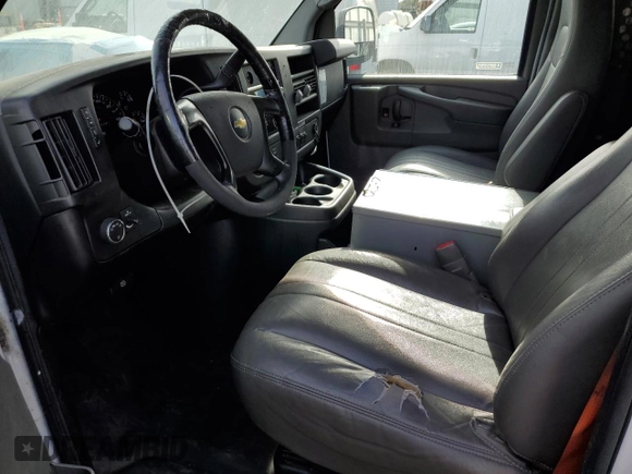 2014 Chevrolet Express Cargo z VIN 1GCWGFCB0E1122350, wystawiony jako Copart lot #58278045 z przebiegiem 99 593 mil mil oraz Czysty tytuł • Clean title. Historia ofert i sprzedaży dostępna na DreamBid. Obrazek 7.