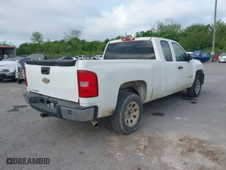 2008 Chevrolet Silverado 1500 Work Truck with VIN 1GCEC19C28Z330326, listed as a IAAI auction lot 42041697 with 294,101 mi miles. Bid and sale history available at carsss.com. Image 4.