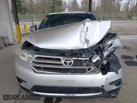 2013 Toyota Highlander with VIN 5TDZA3EH0DS043082, listed as a IAAI auction lot 41943547 with Not Provided miles and . Bid and sale history available at DreamBid. Image 12.