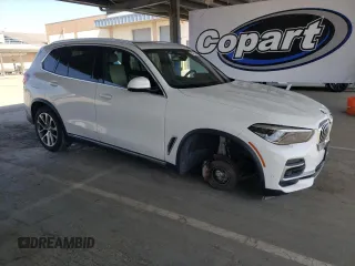 2022 BMW X5 xDrive40i z VIN 5UXCR6C0XN9L83285, wystawiony jako Copart lot #56176995 z przebiegiem 30 779 mil mil oraz Szkoda całkowita • Salvage title. Historia ofert i sprzedaży dostępna na DreamBid. Obrazek 4.
