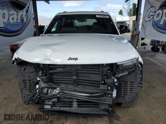 2025 Jeep Grand Cherokee Altitude z VIN 1C4RJHAG2S8656915, wystawiony jako Copart lot #58427515 z przebiegiem 6 656 mil mil oraz Szkoda całkowita • Salvage title. Historia ofert i sprzedaży dostępna na DreamBid. Obrazek 5.