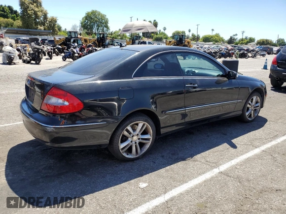 2009 Mercedes-Benz CLK 350 z VIN WDBTJ56H39F268702, wystawiony jako Copart lot #68367854 z przebiegiem 144 115 mil mil oraz Szkoda całkowita • Salvage title. Historia ofert i sprzedaży dostępna na DreamBid. Obrazek 3.