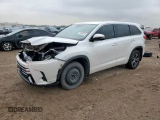 2018 Toyota Highlander LE z VIN 5TDZARFH9JS033583, wystawiony jako Copart lot #58252625 z przebiegiem 155 179 mil mil oraz Szkoda całkowita • Salvage title. Historia ofert i sprzedaży dostępna na DreamBid. Obrazek 1.