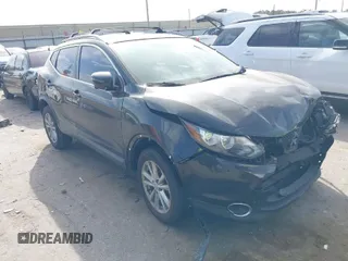 2017 Nissan Rogue SV z VIN JN1BJ1CP6HW021130, wystawiony jako IAAI lot #41822536 z przebiegiem 70 668 mil mil oraz . Historia ofert i sprzedaży dostępna na DreamBid. Obrazek 1.