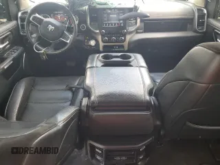 2021 Ram 1500 Laramie z VIN 1C6SRFJTXMN719184, wystawiony jako Copart lot #57024995 z przebiegiem 70 194 mil mil oraz Nie do naprawy • Non repairable. Historia ofert i sprzedaży dostępna na DreamBid. Obrazek 8.
