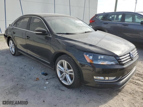 2013 Volkswagen Passat SEL Premium with VIN 1VWCM7A34DC052705, listed as a Copart auction lot 80663534 with 95,074 mi miles and Salvage Title. Bid and sale history available at carsss.com. Image 4.