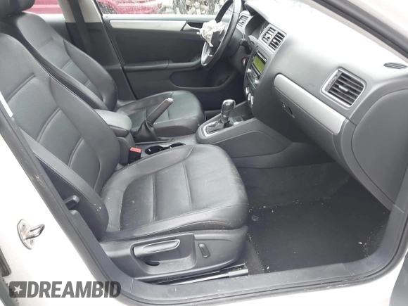 2013 Volkswagen Jetta SE with VIN 3VWDX7AJ2DM384537, listed as a IAAI auction lot 41548219 with 86,172 mi miles and . Bid and sale history available at DreamBid. Image 5.
