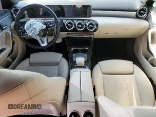 2021 Mercedes-Benz A 220 z VIN W1K3G4EB6MJ275579, wystawiony jako Copart lot #53350785 z przebiegiem 67 556 mil mil oraz Szkody całkowita. Historia ofert i sprzedaży dostępna na DreamBid. Obrazek 8.