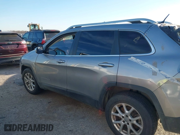 2015 Jeep Cherokee Latitude z VIN 1C4PJMCS3FW673872, wystawiony jako IAAI lot #41778031 z przebiegiem 173 845 mil mil oraz . Historia ofert i sprzedaży dostępna na DreamBid. Obrazek 14.