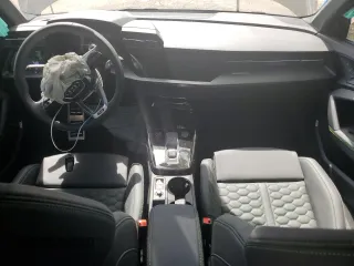 2024 Audi RS 3 z VIN WUAG4DGY5RA900327, wystawiony jako Copart lot #54953264 z przebiegiem Nie podano mil oraz Szkody całkowita. Historia ofert i sprzedaży dostępna na DreamBid. Obrazek 8.