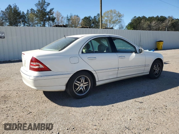 2005 Mercedes-Benz C 240 with VIN WDBRF61J15F593984, listed as a Copart auction lot 48720325 with 185,366 mi miles and Salvage Title. Bid and sale history available at DreamBid. Image 3.