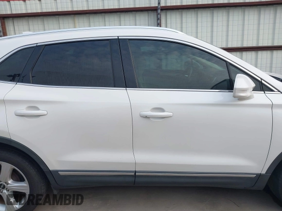 2017 Lincoln MKC Premiere z VIN 5LMCJ1C99HUL69530, wystawiony jako IAAI lot #42278151 z przebiegiem 45 809 mil mil oraz . Historia ofert i sprzedaży dostępna na DreamBid. Obrazek 13.