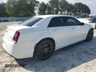 2019 Chrysler 300 S z VIN 2C3CCAGG9KH569347, wystawiony jako Copart lot #55931345 z przebiegiem 101 122 mil mil oraz Szkoda całkowita • Salvage title. Historia ofert i sprzedaży dostępna na DreamBid. Obrazek 3.
