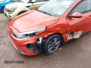2023 Kia Forte LXS z VIN 3KPF24AD4PE596731, wystawiony jako IAAI lot #40501519 z przebiegiem 36 755 mil mil oraz . Historia ofert i sprzedaży dostępna na DreamBid. Obrazek 6.