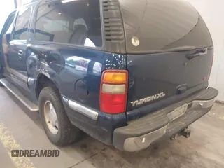 2000 GMC Yukon XL SLT with VIN 3GKFK16T3YG135321, listed as a IAAI auction lot 40952741 with 204,820 mi miles. Bid and sale history available at carsss.com. Image 14.