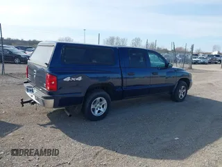 2005 Dodge Dakota SLT z VIN 1D7HW48N75S110229, wystawiony jako IAAI lot #41909362 z przebiegiem 193 812 mil mil oraz . Historia ofert i sprzedaży dostępna na DreamBid. Obrazek 4.